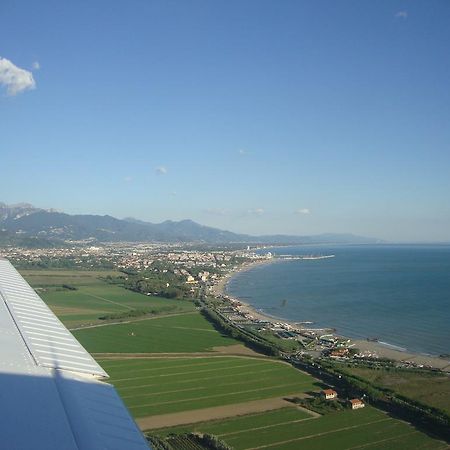 Appartamento Marina Marina Di Carrara Rum bild