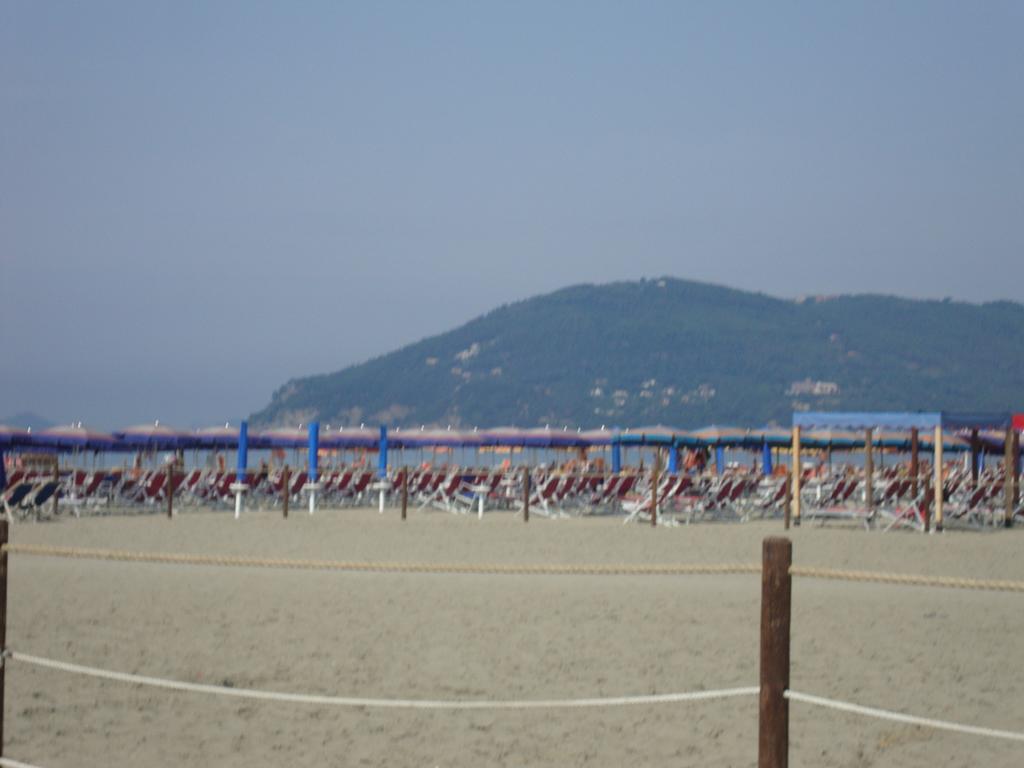 Appartamento Marina Marina Di Carrara Rum bild
